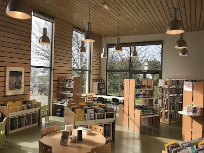 Mediatheque, Bibliothèque à Guénin