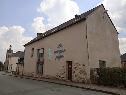 Médiathèque Le Marque Page, Bibliothèque à Caulnes