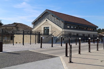 Médiathèque La Bergerie, Bibliothèque à Saint-Privat-des-Vieux
