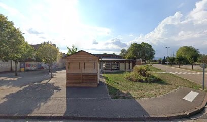 Cultural Center, Bibliothèque à Saint-Didier-sur-Chalaronne
