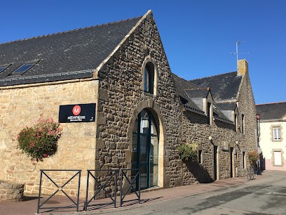 Médiathèque Germaine Tillion, Bibliothèque à Plouhinec