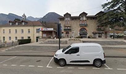Bibliothèque Municipale De La Terrasse, Bibliothèque à La Terrasse