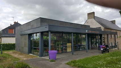 Médiathèque Les Forges, Bibliothèque à Tinténiac