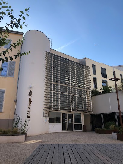Médiathèque Jacques Brel, Bibliothèque à Neuville-sur-Saône