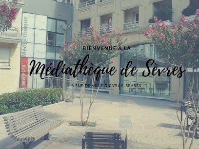 Sèvres Bibliothèque, Bibliothèque à Sèvres