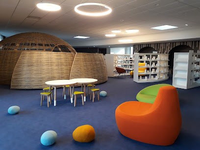Médiathèque L'ellipse, Bibliothèque à Moëlan-sur-Mer