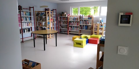 Point Lecture De Courcité, Bibliothèque à Courcité