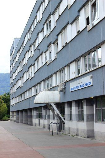 Bibliothèque Pablo-Neruda, Bibliothèque à Échirolles