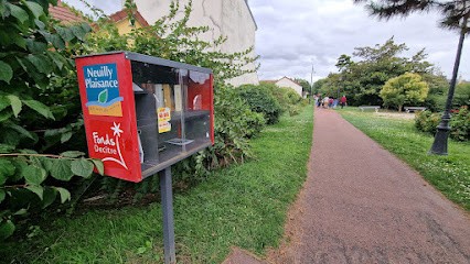 Boîte à Livres - Lire Et Sourire, Bibliothèque à Neuilly-Plaisance