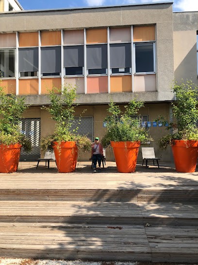 Médiathèque Paul Eluard, Bibliothèque à Fontaine