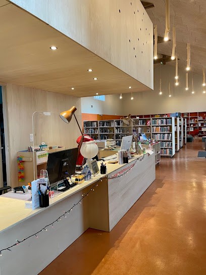 Médiathèque Du Minage, Bibliothèque à Montbron