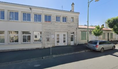 Centre D'Animation Recherche Formation Et Documentation Pedagogique C.A.R.F.D.P, Bibliothèque à Jonzac