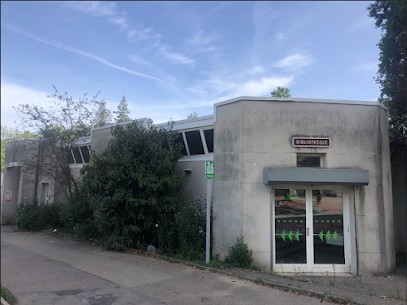 Bibliothèque Des Sources, Bibliothèque à Écully