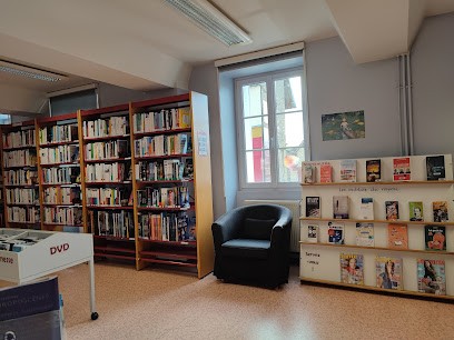 Bibliothèque municipale de Ménilles, Bibliothèque à Ménilles