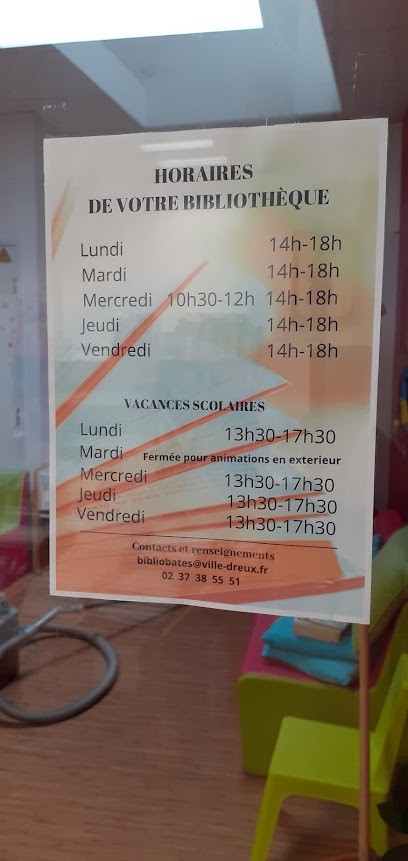 Bibliothèque Des Bâtes, Bibliothèque à Dreux