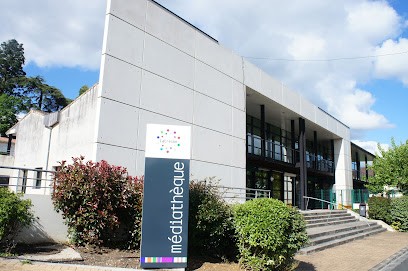 Bibliothèque, Bibliothèque à Latresne