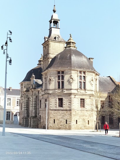 Echevinage, Bibliothèque à Saint-Amand-les-Eaux