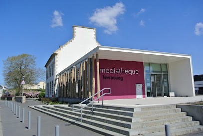 Médiathèque municipale de PLOUVIEN, Bibliothèque à Plouvien