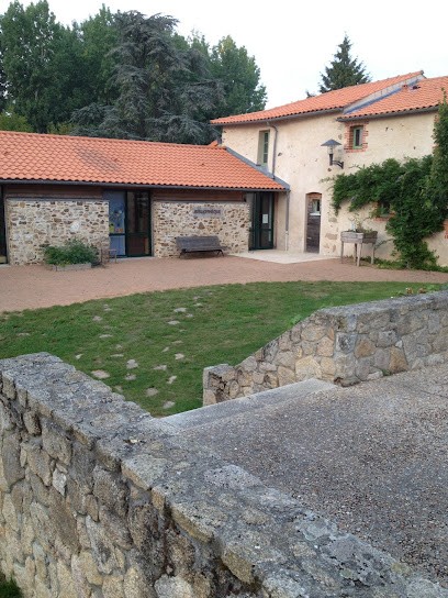 Bibliothèque Tourne Pages, Bibliothèque à Nuaillé