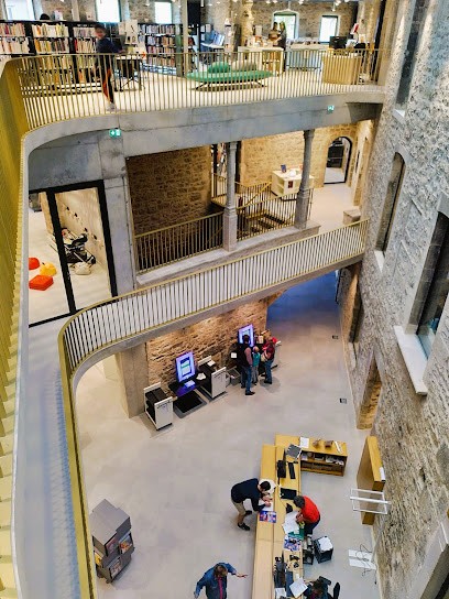 Médiathèque La Manufacture, Bibliothèque à Villefranche-de-Rouergue