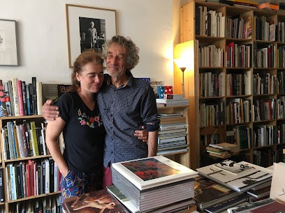 John Doe Books, Bibliothèque à Maubec