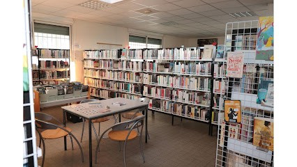 Bibliothèque Des Champs-Plaisants, Bibliothèque à Sens