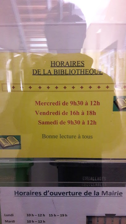 Bibliotheque (1er étage mairie), Bibliothèque aux Chères