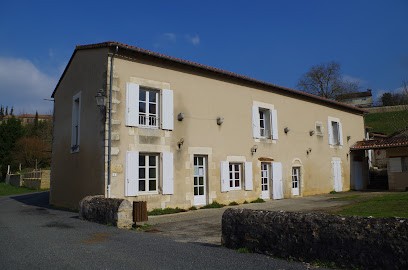Bibliothèque De Nouaillé-Maupertuis, Bibliothèque à Nouaillé-Maupertuis