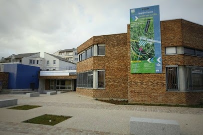 Médiathèque Anatole-France, Bibliothèque à Trappes