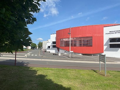 Mediatheque francois mitterand, Bibliothèque à Courrières