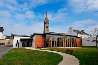 Médiathèque Robert-Omnès, Bibliothèque à Plomelin