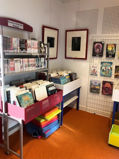 Bibliothèque De La Baussaine, Bibliothèque à La Baussaine