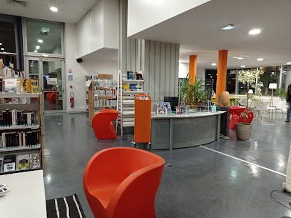 Médiathèque Léopold Sédar Senghor, Bibliothèque à Saint-Médard-en-Jalles