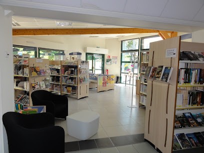 Médiathèque Couesnon Marches de Bretagne à Saint-Germain-en-Coglès, Bibliothèque à Saint-Germain-en-Coglès