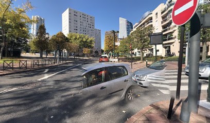Médiathèque Jules Verne, Bibliothèque à Puteaux