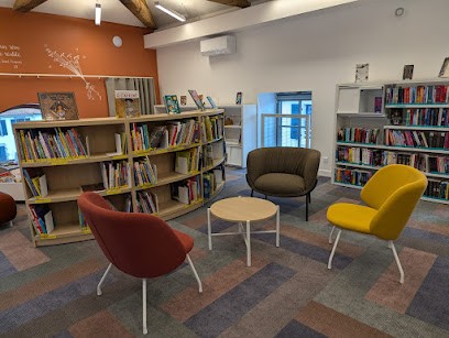 Bibliothéque, Bibliothèque à Moutiers-les-Mauxfaits