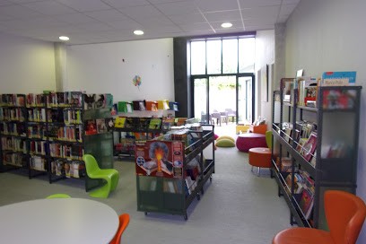 Médiathèque Pierre Senillou, Bibliothèque à Pons