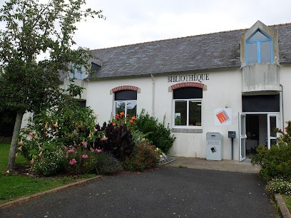 Médiathèque de Névez, Bibliothèque à Névez