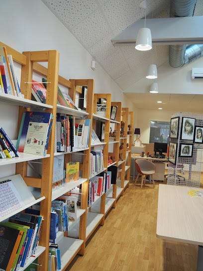 Médiathèque de Saint Marc sur Couesnon, Bibliothèque à La Chapelle-Saint-Aubert