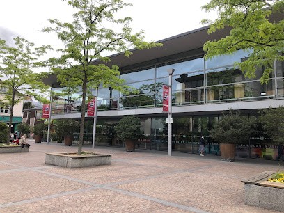 Médiathèque Jacques Baumel, Bibliothèque à Rueil-Malmaison