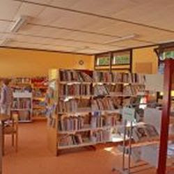 Le Jardin Des Mots Bibliothèque à Poule-les-Écharmeaux