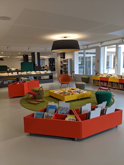 Bibliothèque Julien Gracq, Bibliothèque à Pont-l'Abbé