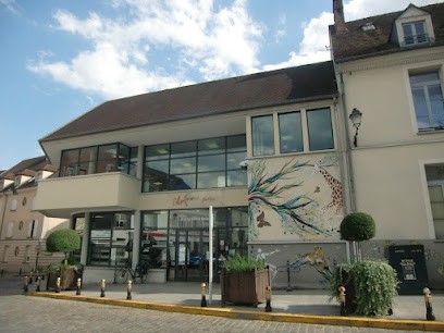 Médiathèque L'île Aux Trésors, Bibliothèque à Brie-Comte-Robert