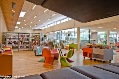 Bibliothèque Le Passe Muraille, Bibliothèque à Saint-Julien-de-Concelles