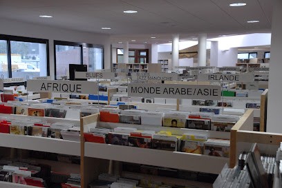 Médiathèque, Bibliothèque à Fouesnant