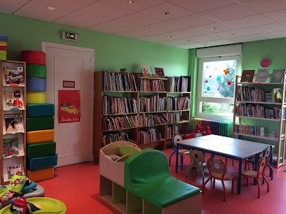 Bibliothèque Paul Eluard, Bibliothèque à Montataire