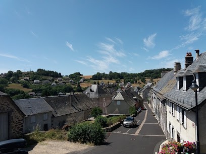 Médiathèque communautaire de Pierrefort, Bibliothèque à Pierrefort