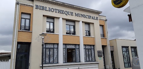 Bibliothèque Elsa Triolet, Bibliothèque à Saint-Yorre