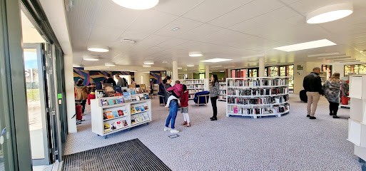 Médiathèque Aïga, Bibliothèque à Izon