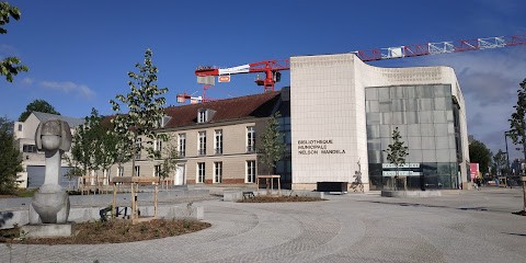 Bibliothèque Nelson Mandela Vitry-Sur-Seine, Bibliothèque à Vitry-sur-Seine